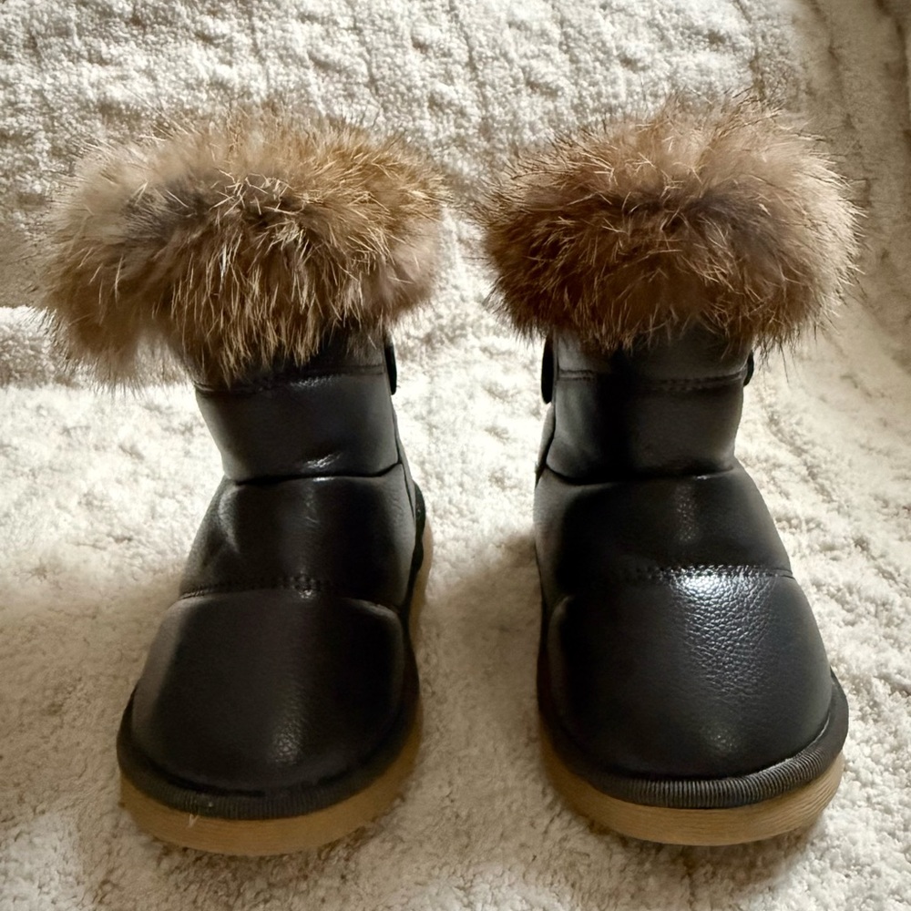 Comfy Kids Gray Faux Fur Trim Snow Boots